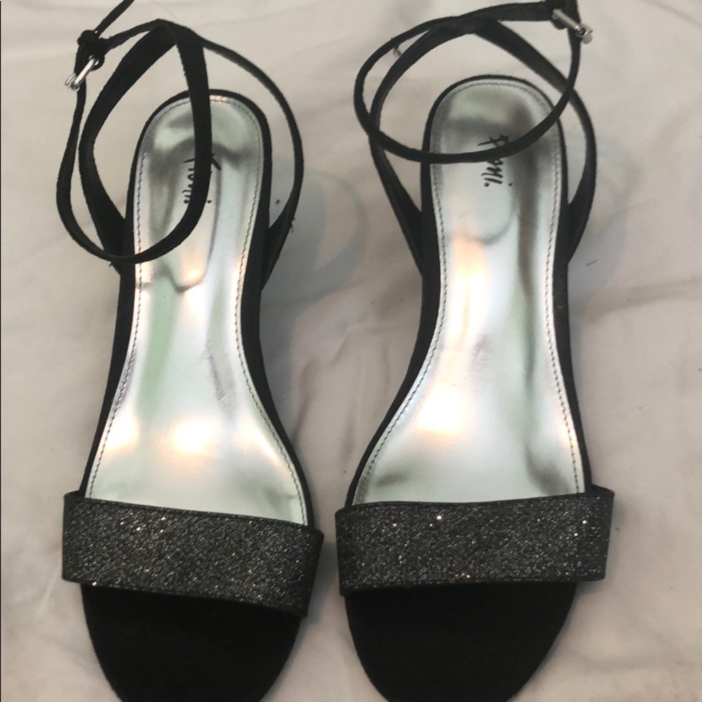 Beautiful sparkly black heels